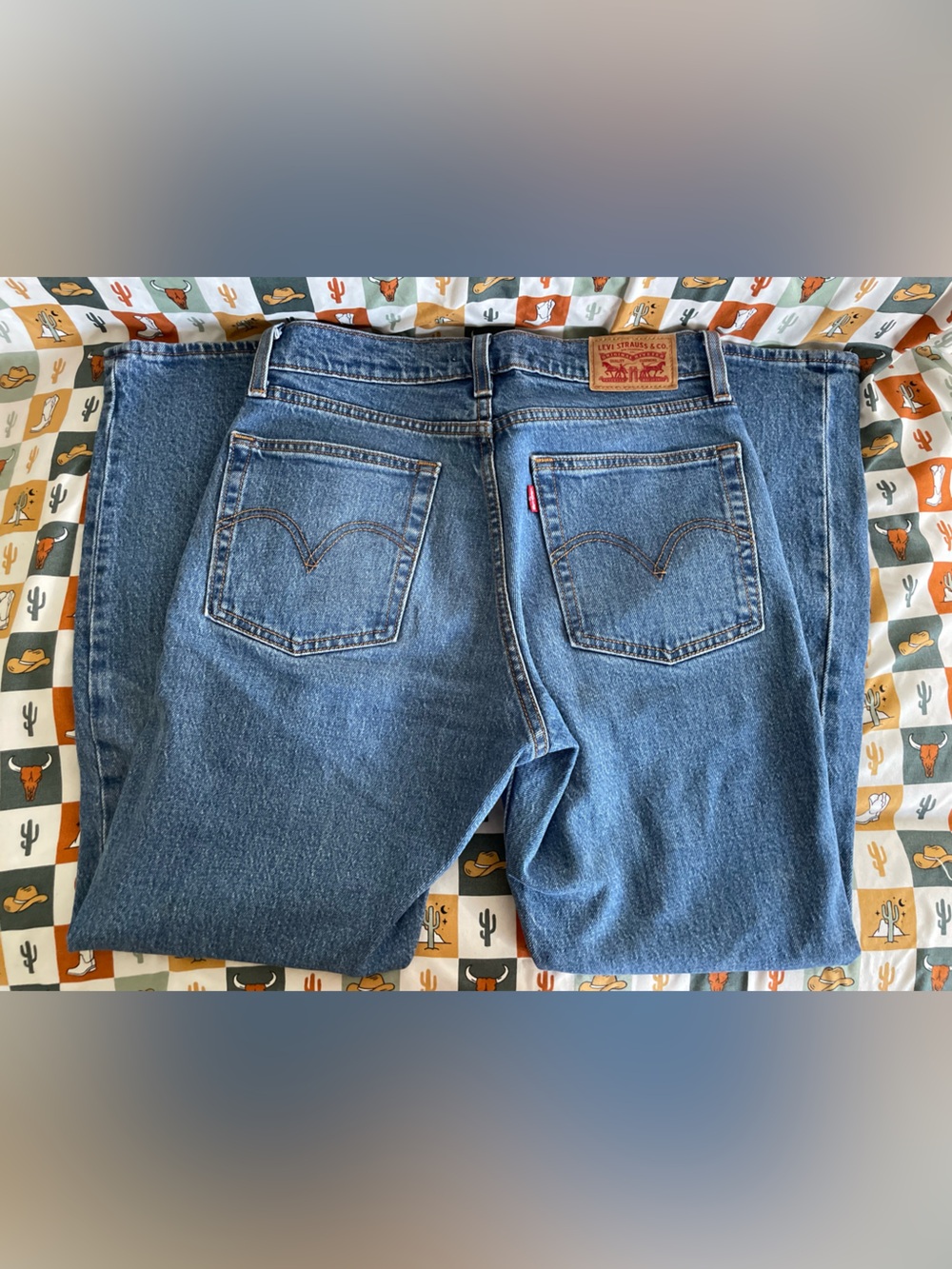 Levi's Straight-Leg Mid-Blue Women's Jeans - Picture 4 of 6